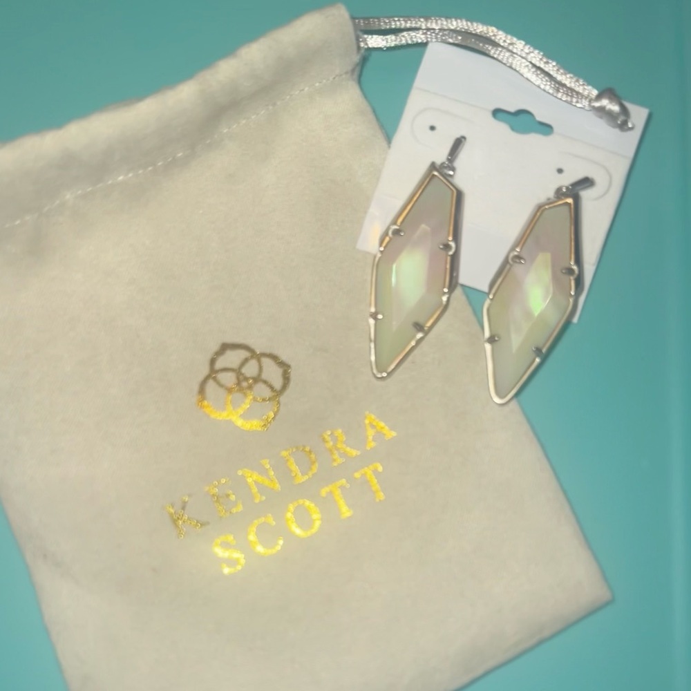 Kendra Scott Bexley earrings White Banded Agate - RETIRED